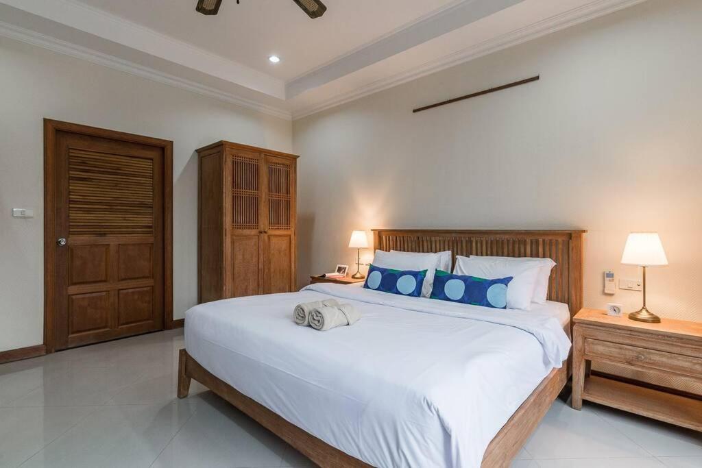 Anb Poolvilla 3Br Walk Private Beach In Pratamnak Pattaja Kültér fotó