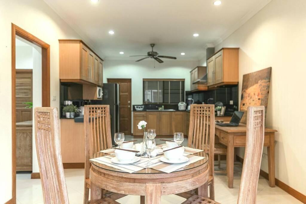 Anb Poolvilla 3Br Walk Private Beach In Pratamnak Pattaja Kültér fotó